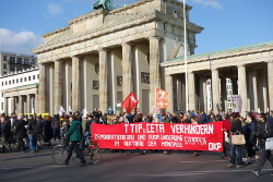 Menschenkette gegen TTIP. Foto: S.H.